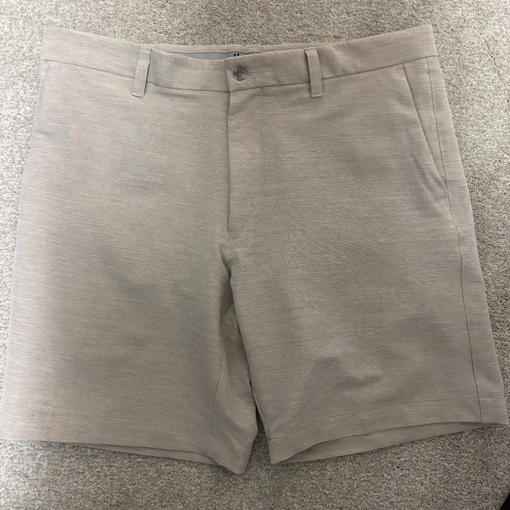 Men's Callaway Golf Shorts  36" Waist  Tan Color   Good Condition